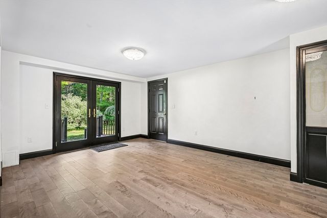 6 Susan Cir, Carver, MA 02330