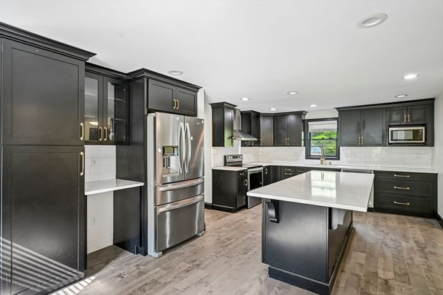 6 Susan Cir, Carver, MA 02330