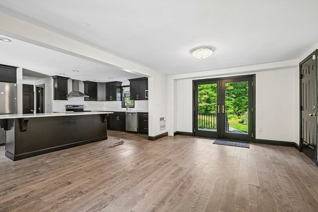 6 Susan Cir, Carver, MA 02330