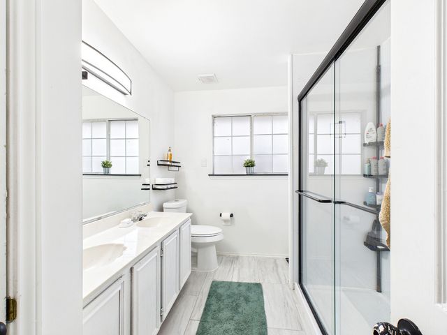 821 Woodridge Drive, Desoto, TX 75115