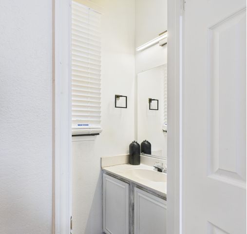 821 Woodridge Drive, Desoto, TX 75115