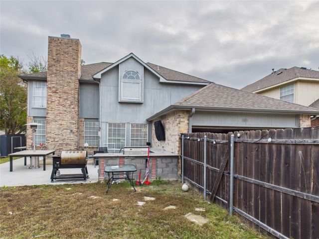 821 Woodridge Drive, Desoto, TX 75115