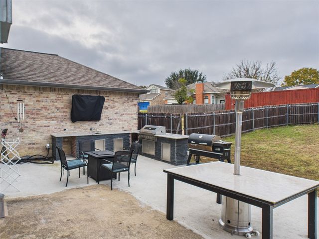 821 Woodridge Drive, Desoto, TX 75115