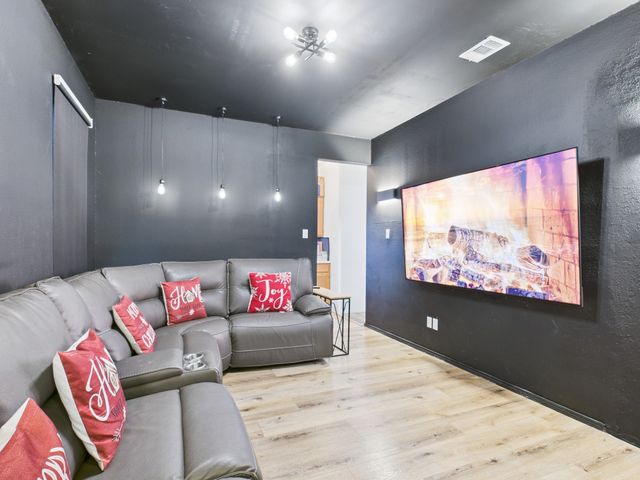 821 Woodridge Drive, Desoto, TX 75115