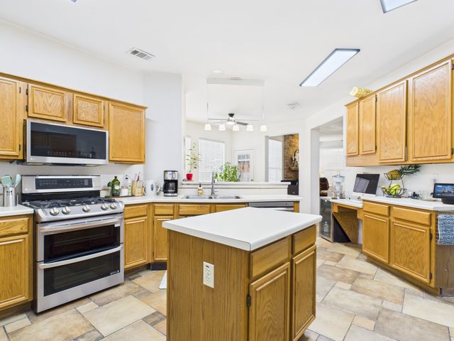 821 Woodridge Drive, Desoto, TX 75115