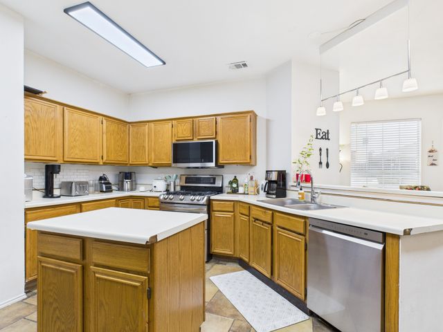 821 Woodridge Drive, Desoto, TX 75115