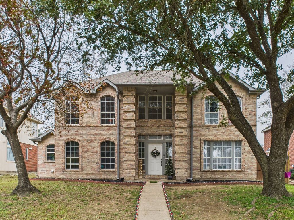 821 Woodridge Drive, Desoto, TX 75115