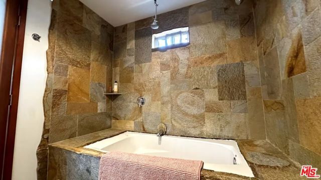 3617 Maplewood Avenue, Los Angeles, CA 90066