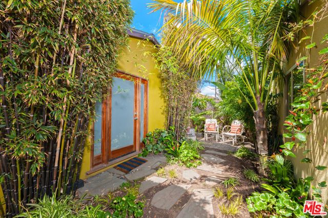 3617 Maplewood Avenue, Los Angeles, CA 90066