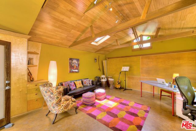 3617 Maplewood Avenue, Los Angeles, CA 90066