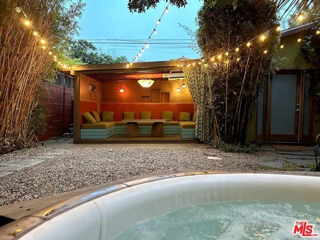 3617 Maplewood Avenue, Los Angeles, CA 90066