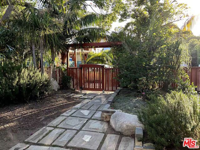 3617 Maplewood Avenue, Los Angeles, CA 90066