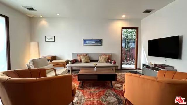 3617 Maplewood Avenue, Los Angeles, CA 90066