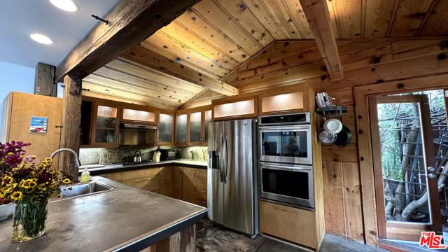 3617 Maplewood Avenue, Los Angeles, CA 90066