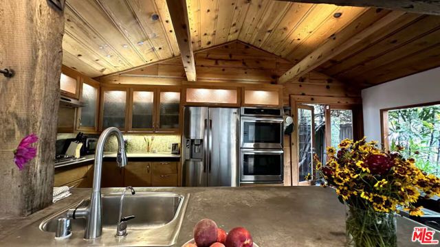 3617 Maplewood Avenue, Los Angeles, CA 90066