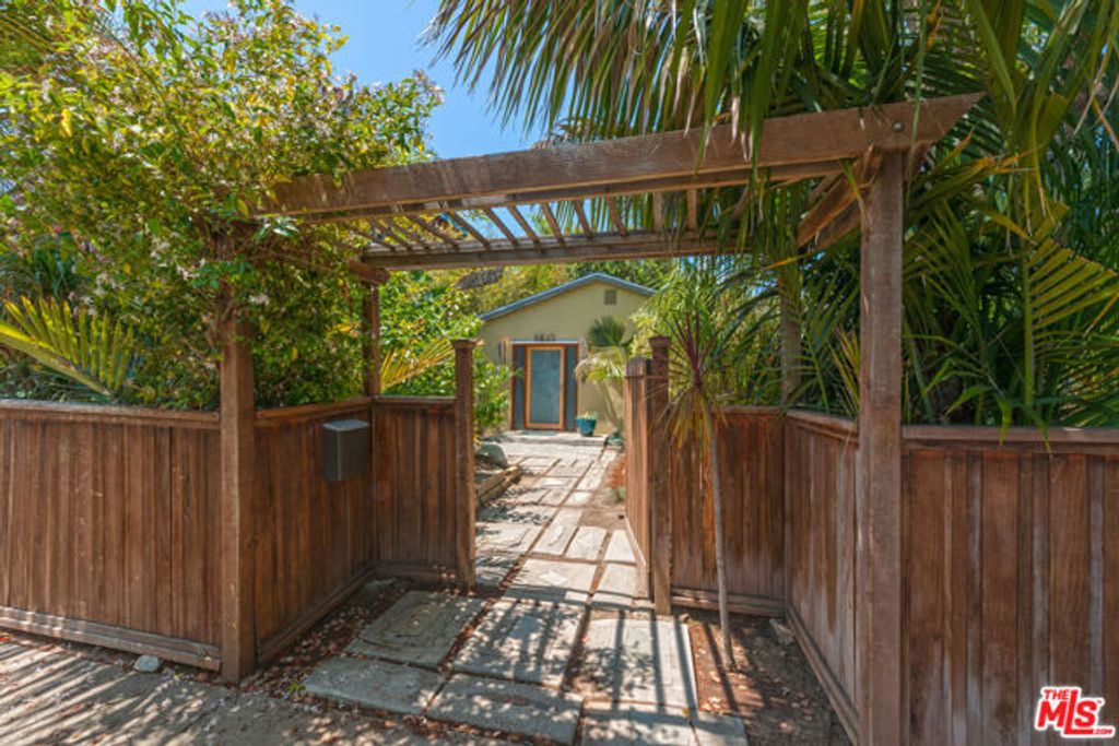 3617 Maplewood Avenue, Los Angeles, CA 90066