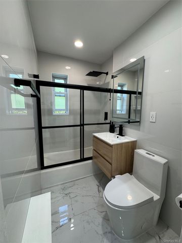 137 Smith A4, Freeport, NY 11520