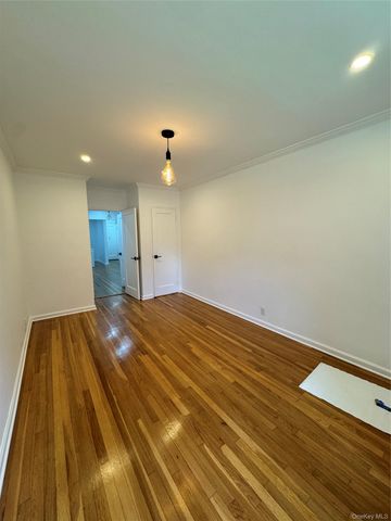 137 Smith A4, Freeport, NY 11520