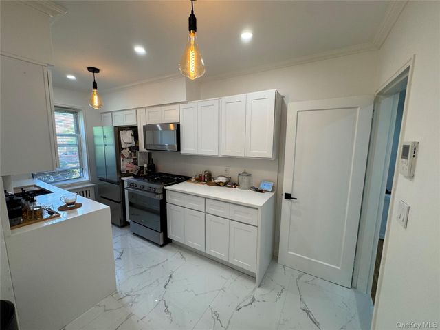 137 Smith A4, Freeport, NY 11520