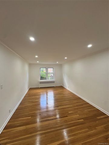 137 Smith A4, Freeport, NY 11520