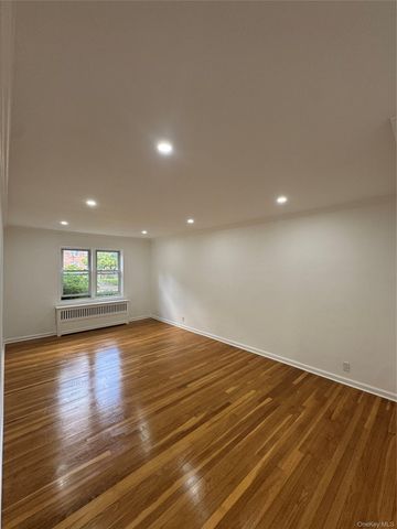 137 Smith A4, Freeport, NY 11520