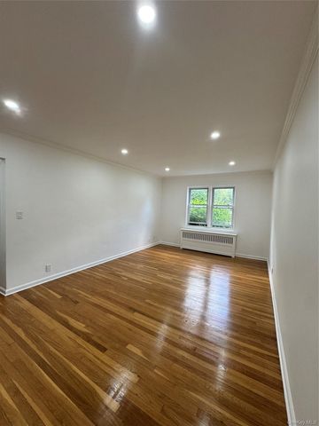 137 Smith A4, Freeport, NY 11520