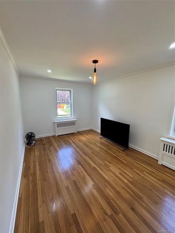 137 Smith A4, Freeport, NY 11520