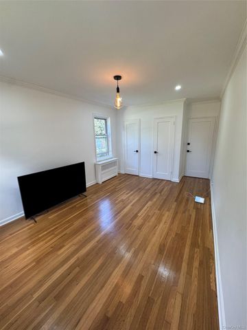137 Smith A4, Freeport, NY 11520