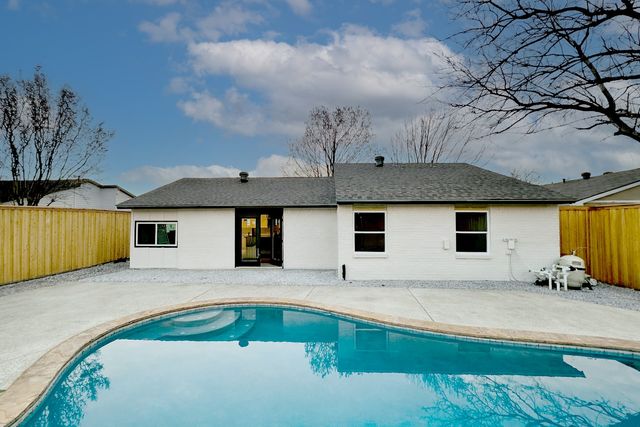 6900 Elliot Court, The Colony, TX 75056