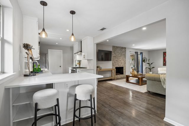 10607 Maplegrove Lane, Dallas, TX 75218