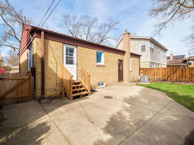 8727 Hamlin Avenue, Skokie, IL 60076