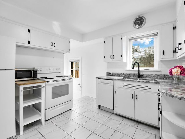 8727 Hamlin Avenue, Skokie, IL 60076