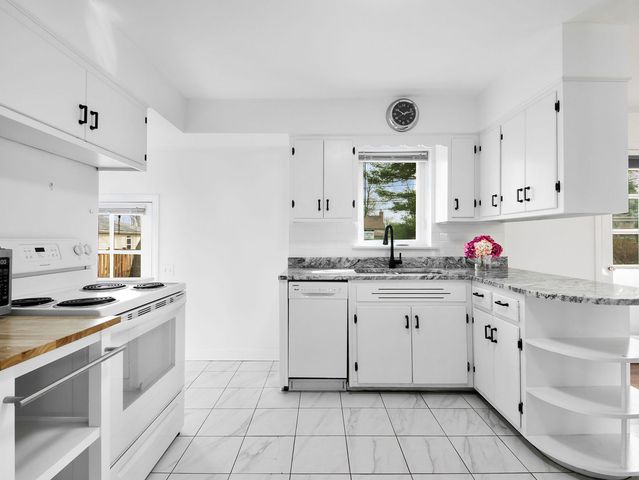 8727 Hamlin Avenue, Skokie, IL 60076