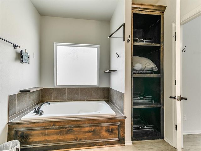 10649 Green Meadows Drive, Edmond, OK 73025