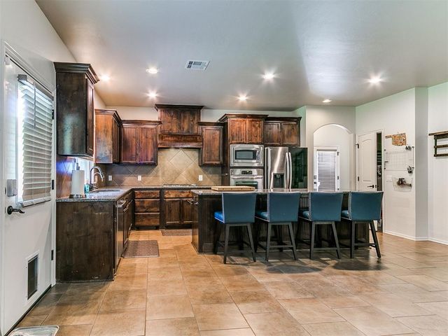10649 Green Meadows Drive, Edmond, OK 73025
