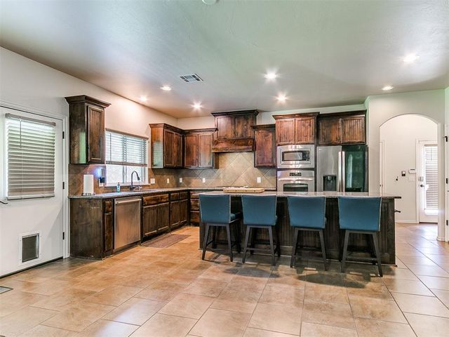 10649 Green Meadows Drive, Edmond, OK 73025