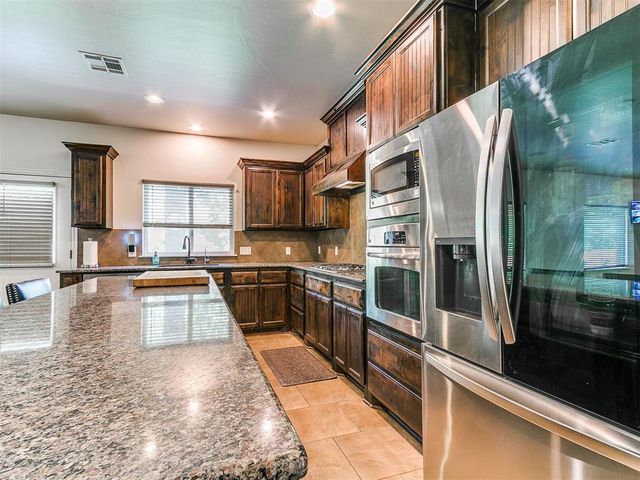 10649 Green Meadows Drive, Edmond, OK 73025