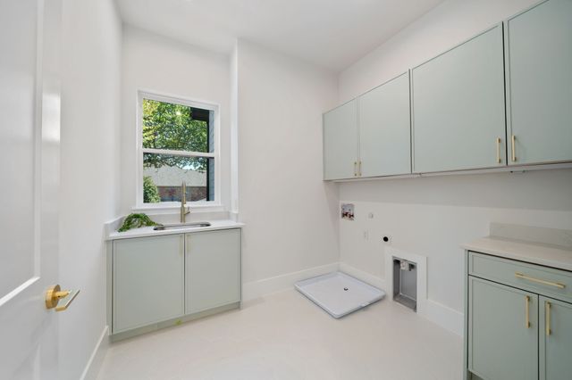 6437 Churchill Way, Dallas, TX 75230