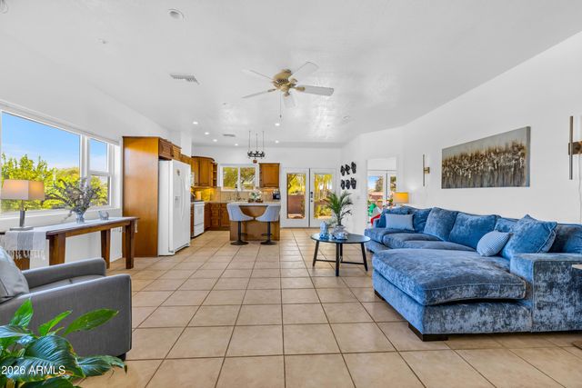 8611 E JENAN Drive, Scottsdale, AZ 85260