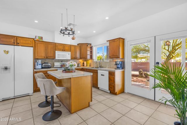 8611 E JENAN Drive, Scottsdale, AZ 85260