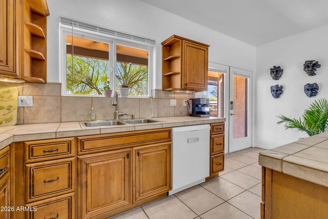 8611 E JENAN Drive, Scottsdale, AZ 85260