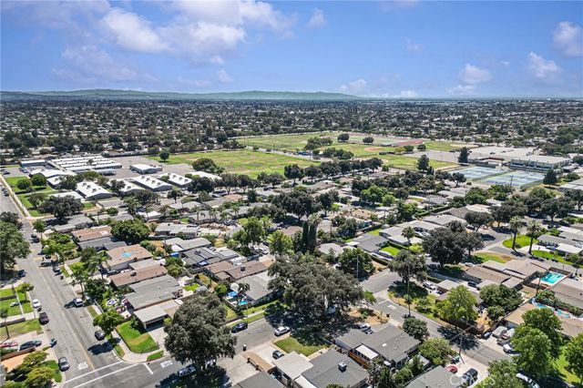 318 N Calvados, Azusa, CA 91702