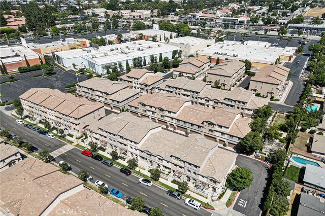 318 N Calvados, Azusa, CA 91702