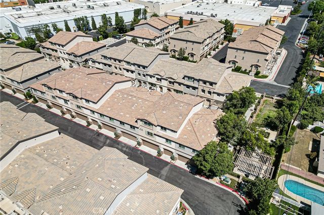 318 N Calvados, Azusa, CA 91702