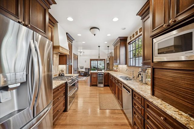 285 Vernon Avenue, Glencoe, IL 60022