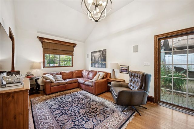 285 Vernon Avenue, Glencoe, IL 60022