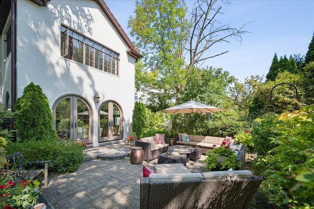 285 Vernon Avenue, Glencoe, IL 60022