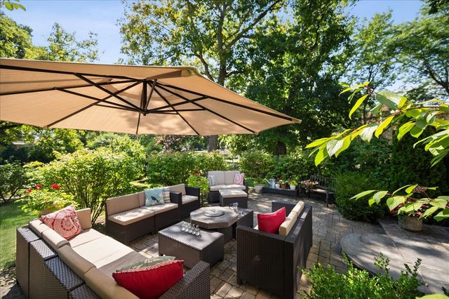 285 Vernon Avenue, Glencoe, IL 60022