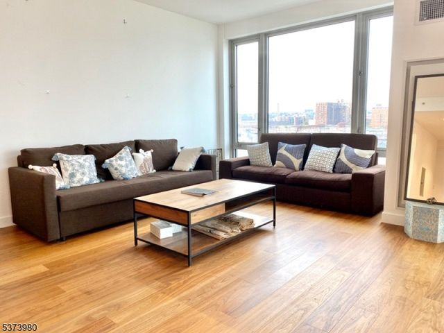 2 Shore Ln, Jersey City, NJ 07310