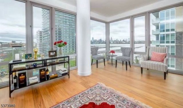 2 Shore Ln, Jersey City, NJ 07310